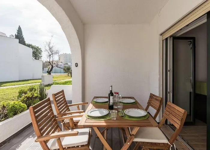 Lovelystay - Green Oasis Villa